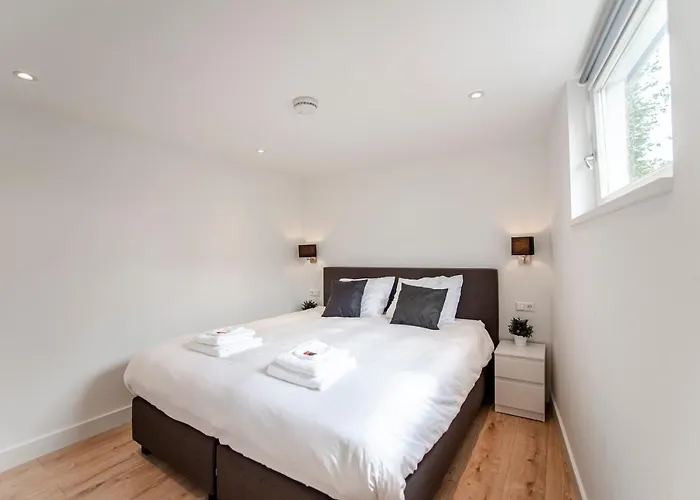 Happy Days - Luxurious - Free Parking On Own 아파트